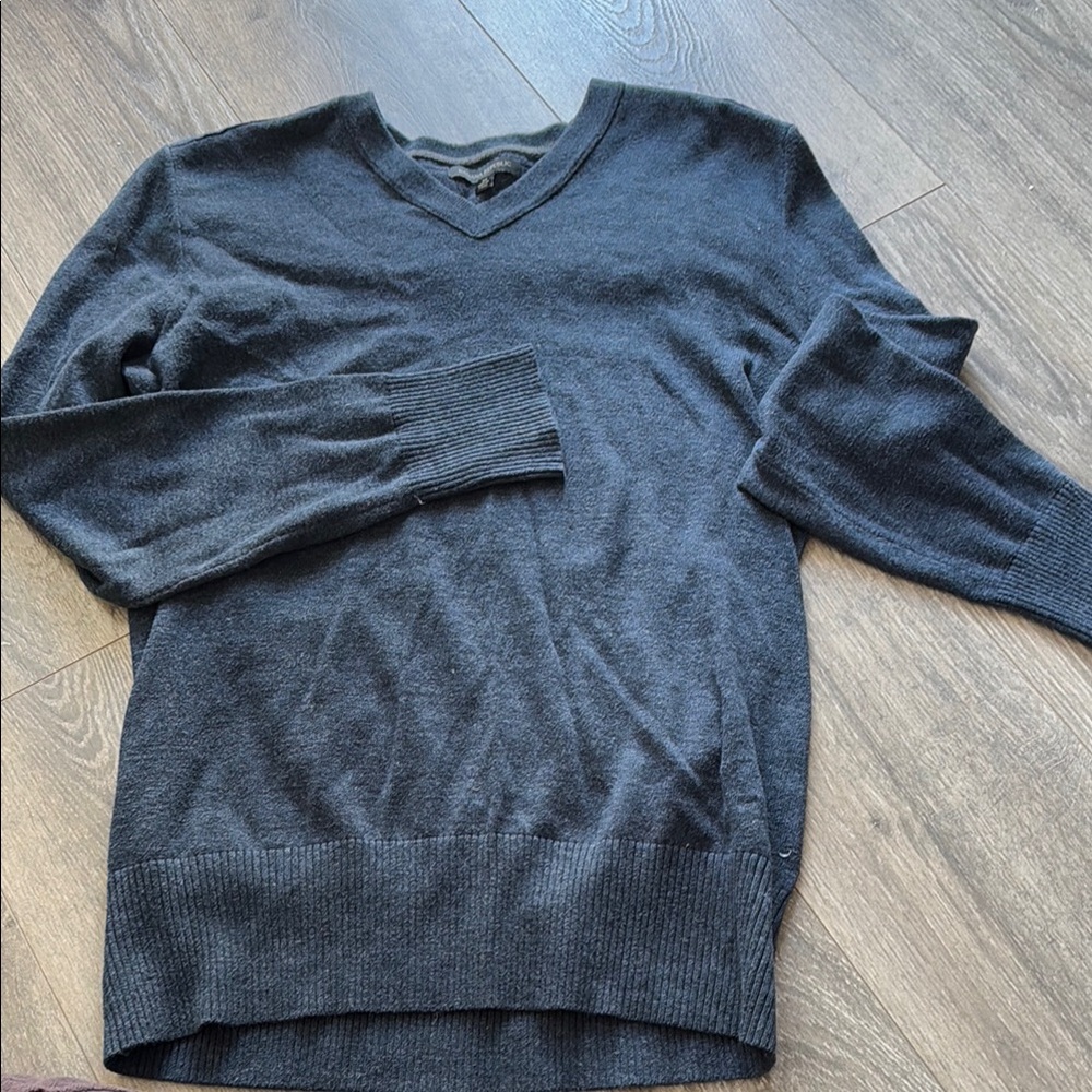 Banana Republic Gray V-Neck Sweater Classic Knit